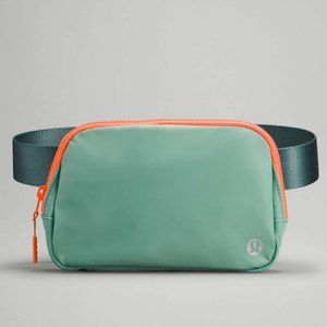 Lululemon Everywhere Belt Bag *1L in Arctic Green